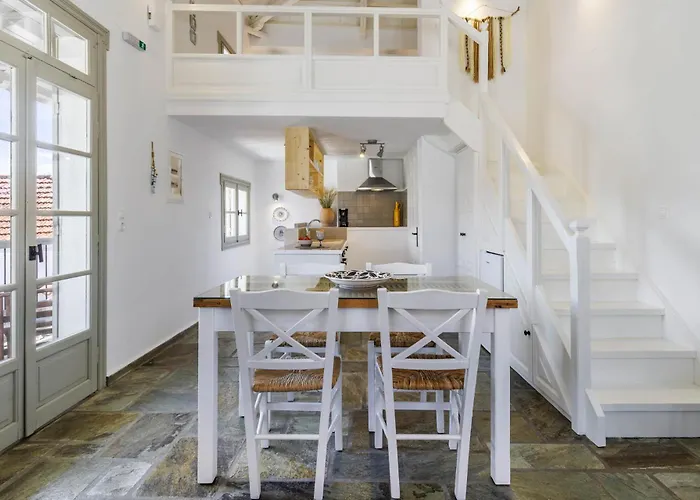 Liviana House - Perfectly Located In Skopelos Town